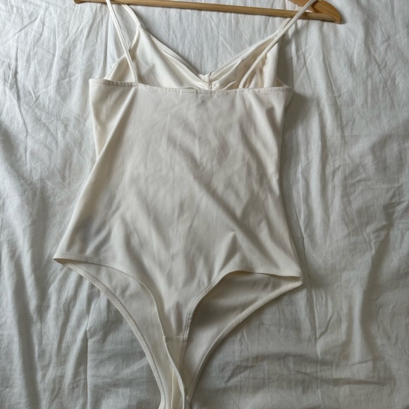 H&M Cream Ruched Bodysuit - Picture 3 of 5